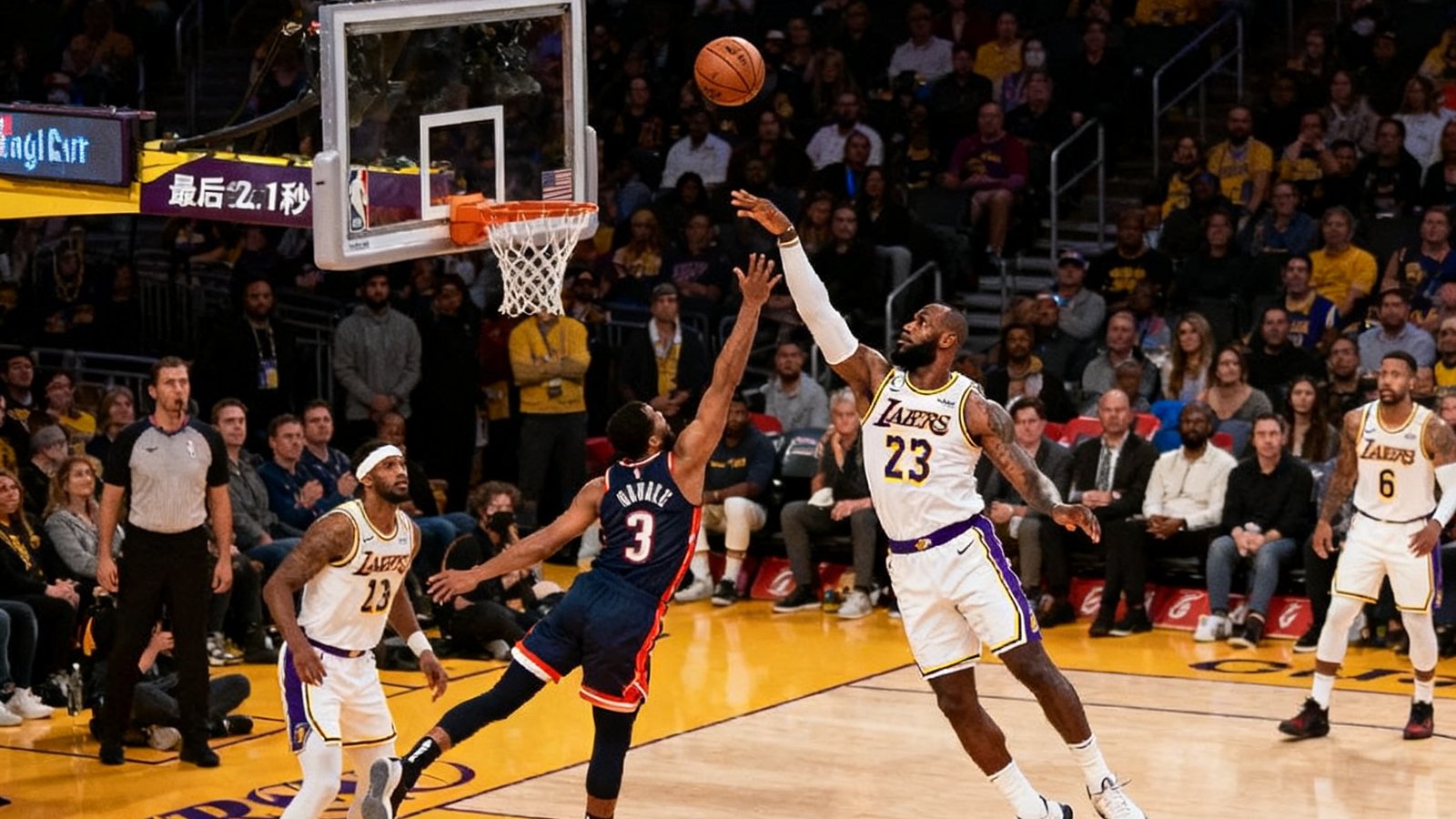 NBA比赛视频回放封面，勒布朗·詹姆斯在三分线外起跳投篮的定格画面，防守球员飞身扑防，篮球即将离手，计时器显示最后2.1秒